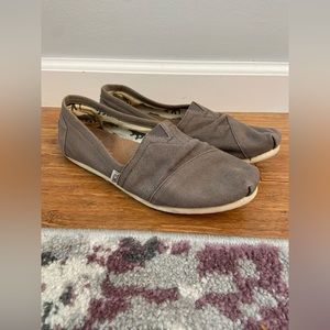 Toms Women’s classic canvas slip-ons